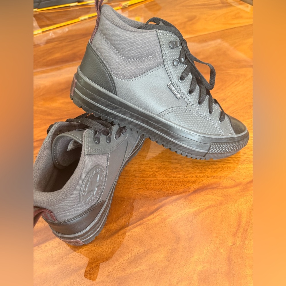 UNISEX 🔴Converse Chuck Taylor All Star Malden Street Boot W size 10 or 8 in Men